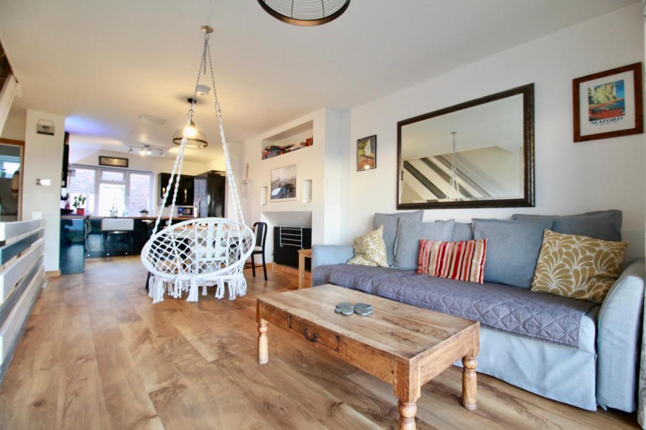 Pebbles Beach House By Air Premier Seaford Esterno foto